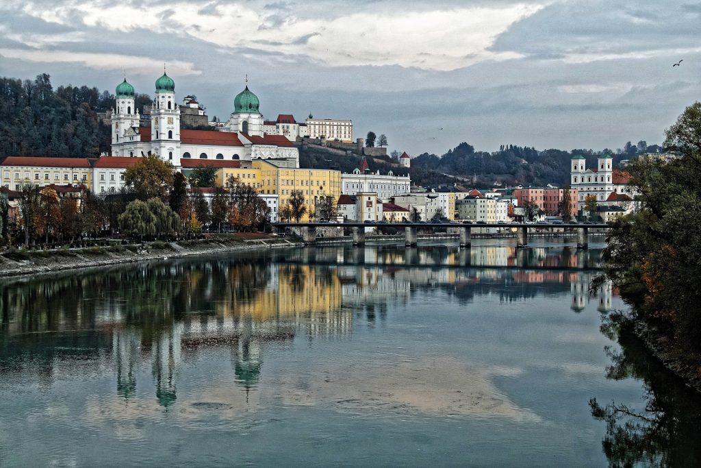 Blick über den Inn auf die Altstadt von Passau